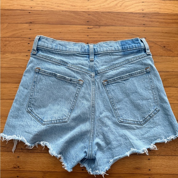 Abercrombie & Fitch High Rise 90s Cutoff Short Color: Light Size 27 - Picture 4 of 4